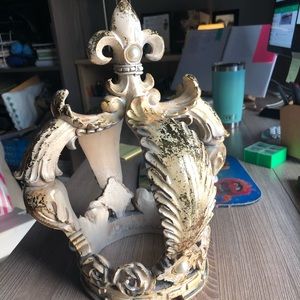 Pink Zebra Queens crown shade gold and cream.